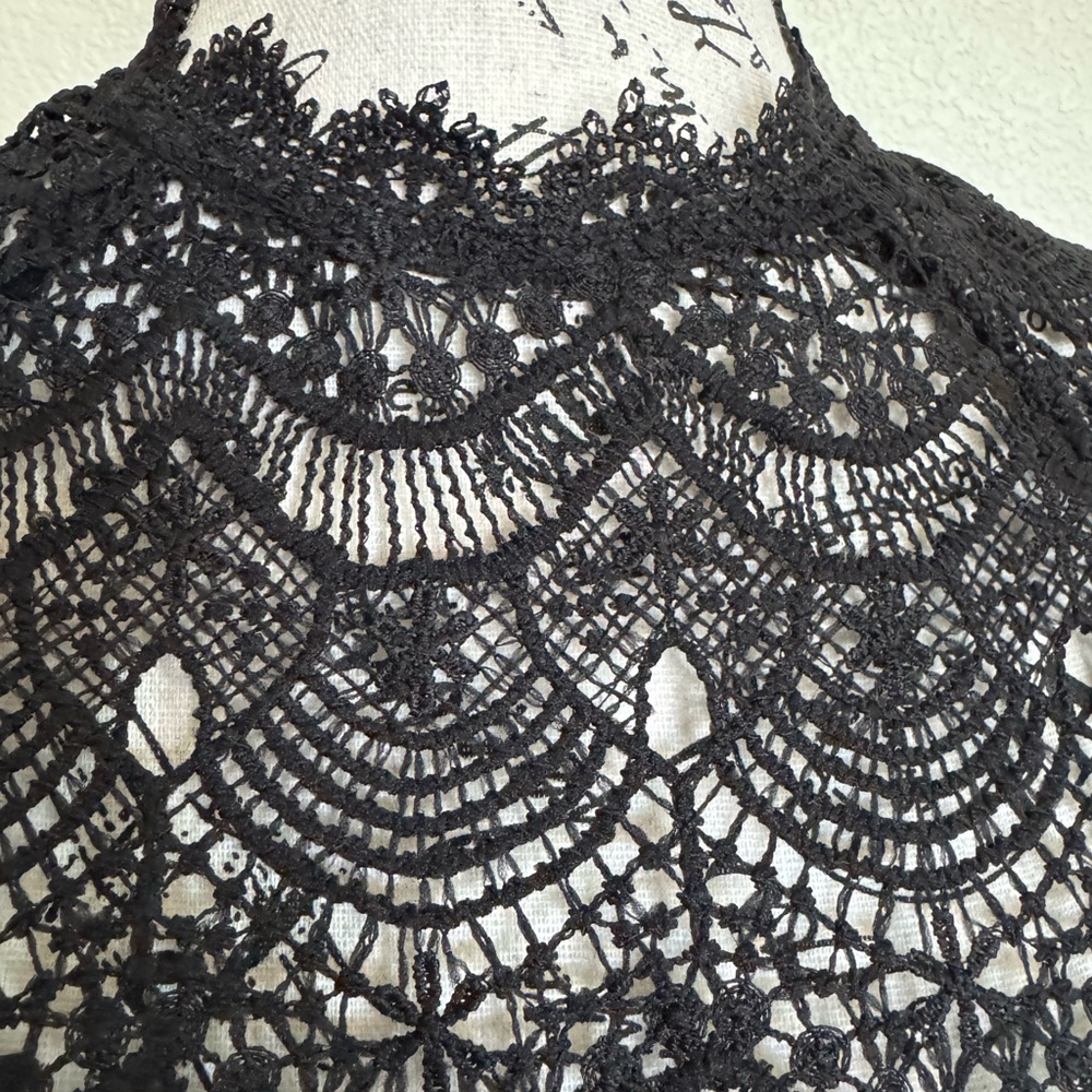 Elegant Black Lace Women's Top - Picture 3 of 9